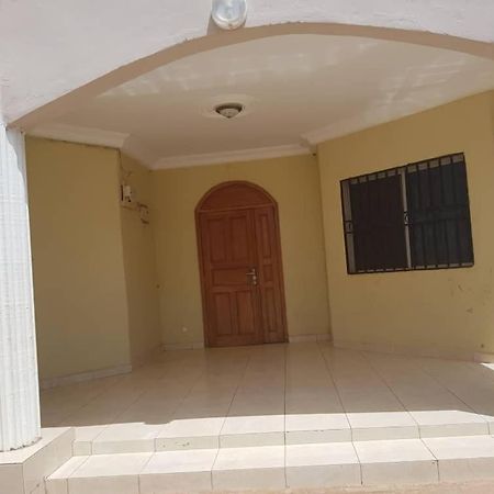 Touray Guest House Old Yundum Esterno foto