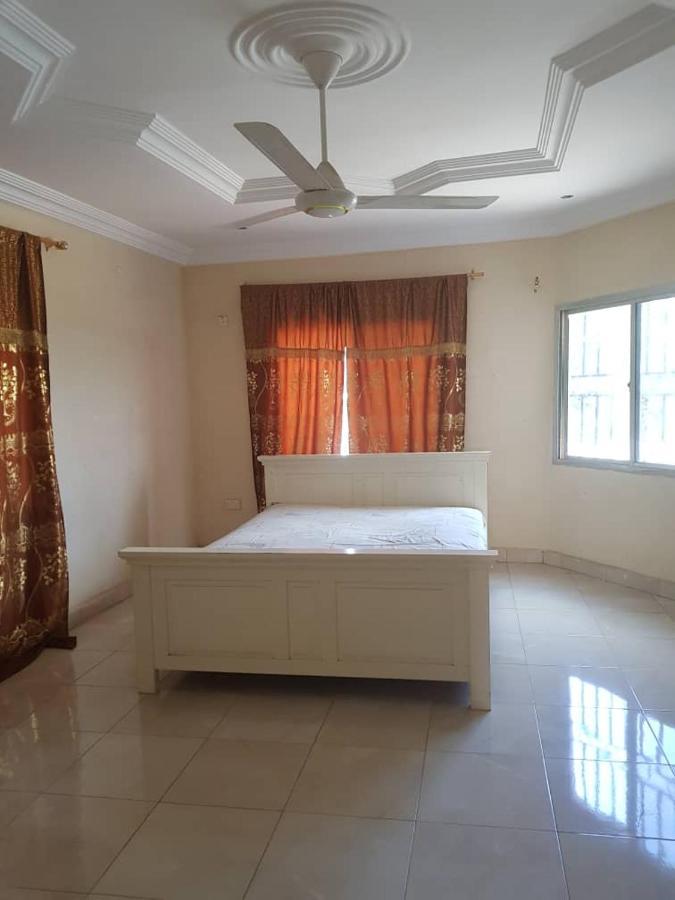 Touray Guest House Old Yundum Esterno foto