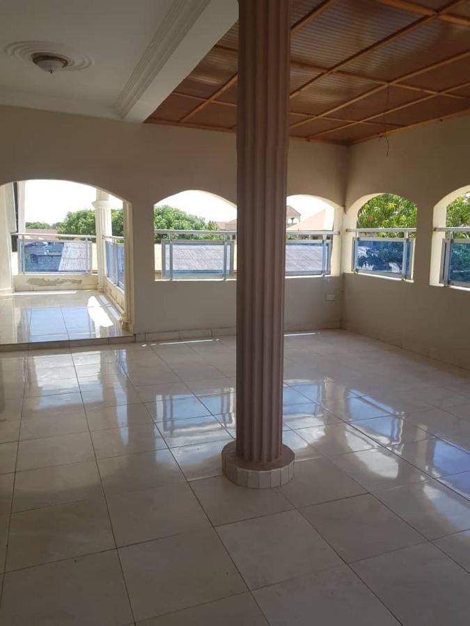 Touray Guest House Old Yundum Esterno foto
