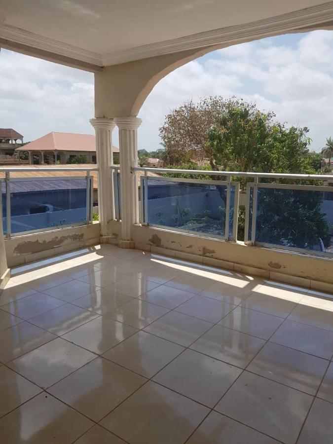 Touray Guest House Old Yundum Esterno foto