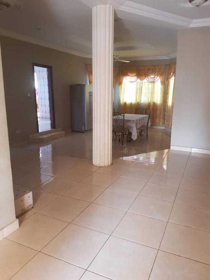 Touray Guest House Old Yundum Esterno foto