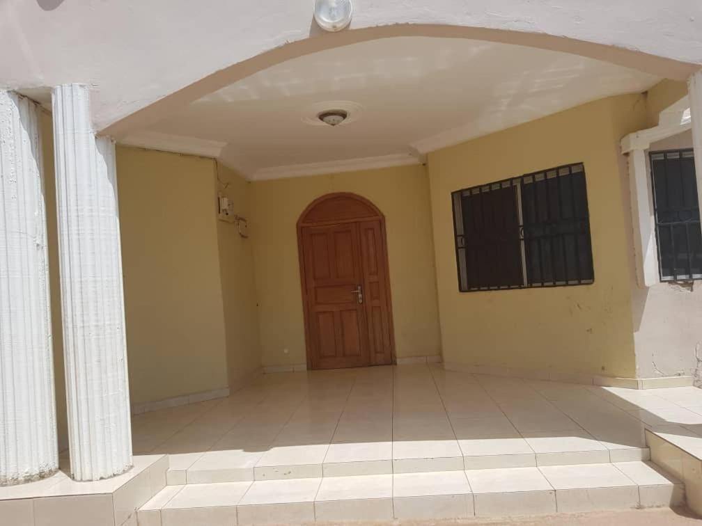 Touray Guest House Old Yundum Esterno foto